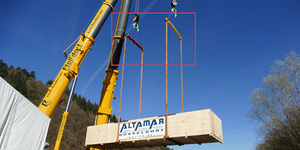 吊装过程中均使用两支吊梁以保证货件吊移的平稳，不会在吊装过程中出现摇摆或货物与包装箱体的撞击.png
